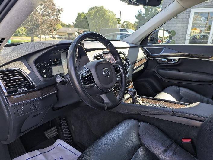 Used 2016 Volvo XC90 T6 Momentum w/ Momentum Plus Package AWD/4WD image 11