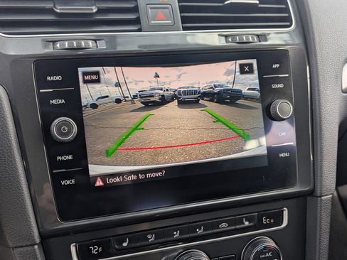 Used 2017 Volkswagen e-Golf SE image 30