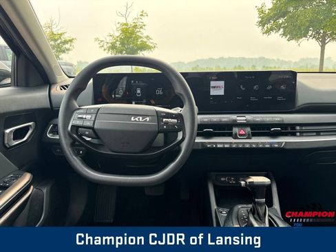 Used 2025 Kia K4 FWD image 2