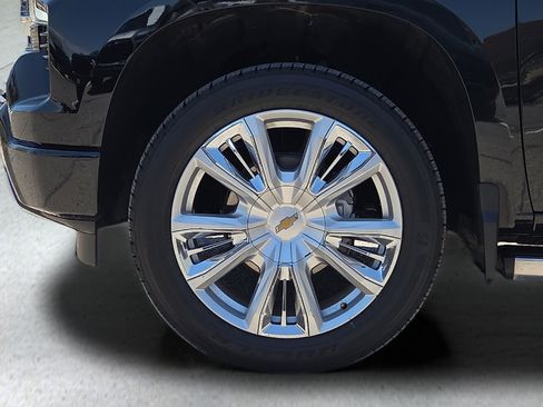 Used 2025 Chevrolet Silverado 1500 High Country AWD/4WD image 9
