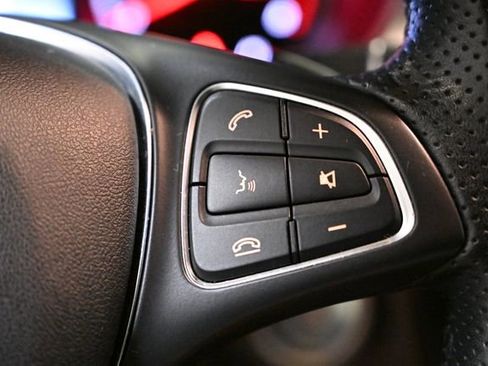 Used 2018 Mercedes-Benz GLC 300 4MATIC image 36