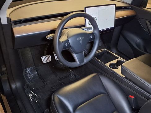 Used 2022 Tesla Model Y Performance image 3