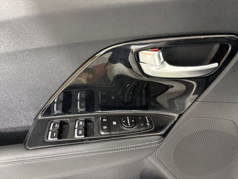 Used 2022 Kia Niro EX image 15
