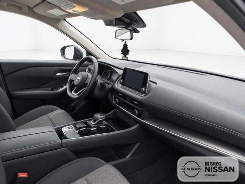 Used 2024 Nissan Rogue SV FWD image 12