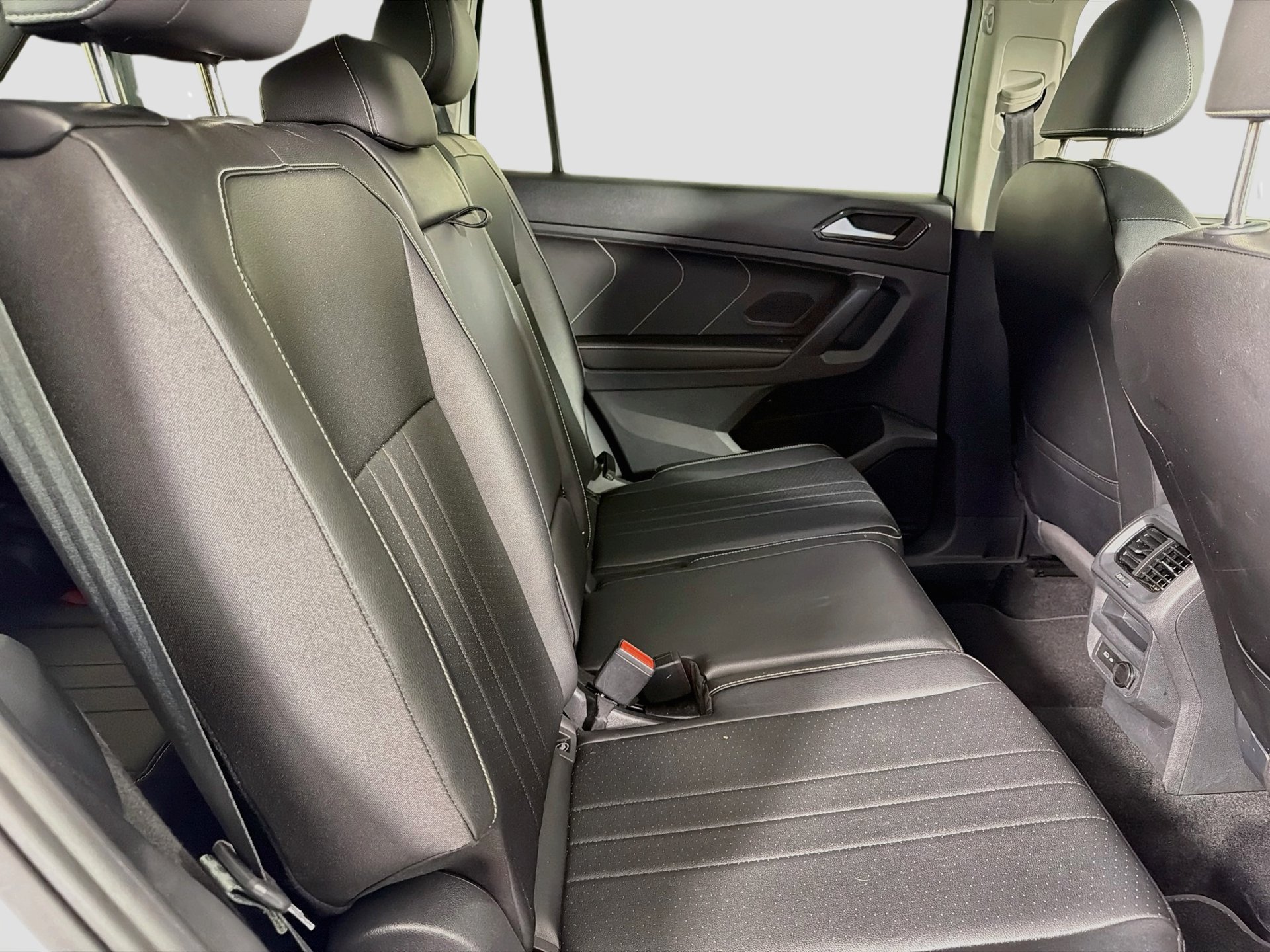 Certified 2023 Volkswagen Tiguan SE FWD image 26