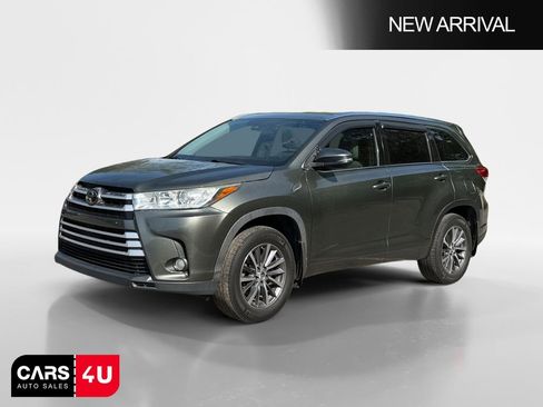 Used 2017 Toyota Highlander XLE FWD image 3
