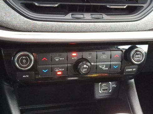 Certified 2022 Jeep Compass Latitude w/ Convenience Group image 15