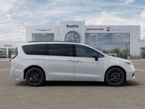 New 2026 Chrysler Pacifica Select w/ S Appearance Package FWD image 22