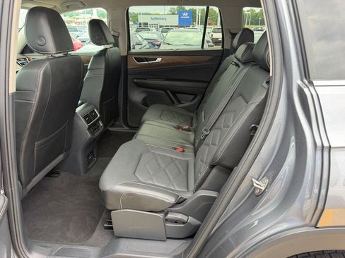 Used 2025 Volkswagen Atlas SE AWD/4WD image 10