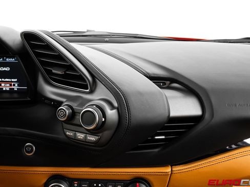 Used 2019 Ferrari 488 GTB RWD image 31