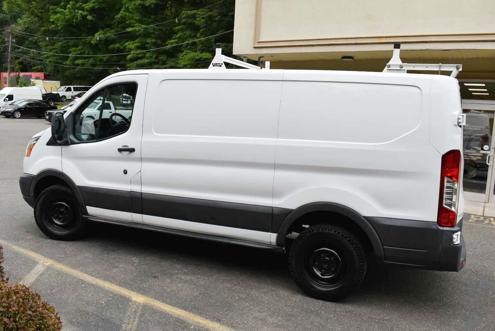 Used 2017 Ford Transit 250 130 Low Roof w/ Exterior Upgrade Package RWD image 7