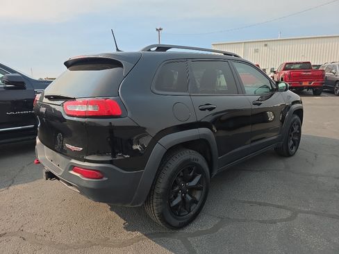 Used 2018 Jeep Cherokee Trailhawk w/ Comfort & Convenience Group AWD/4WD image 8