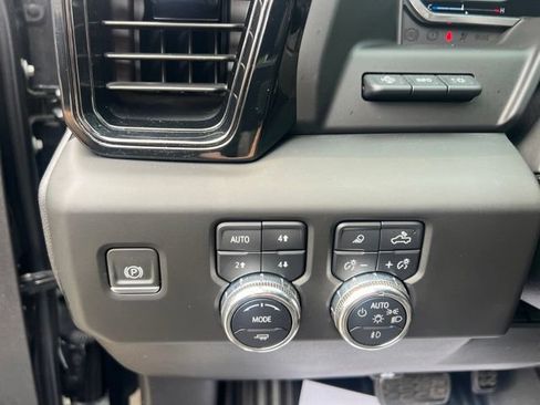 Used 2022 GMC Sierra 1500 AT4 w/ AT4 Premium Package AWD/4WD image 24