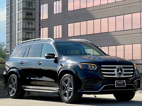 Used 2024 Mercedes-Benz GLS 450 4MATIC image 1