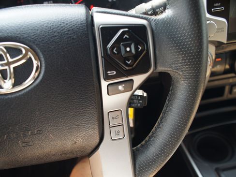 Used 2020 Toyota 4Runner SR5 AWD/4WD image 9