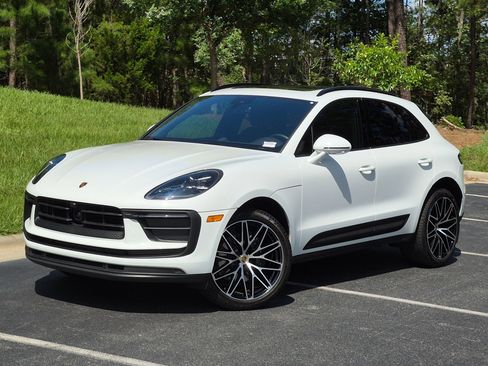 Certified 2026 Porsche Macan AWD/4WD image 1