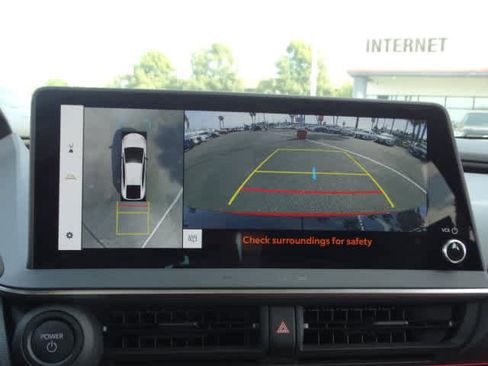 Used 2025 Toyota Prius Plug-In Hybrid image 29