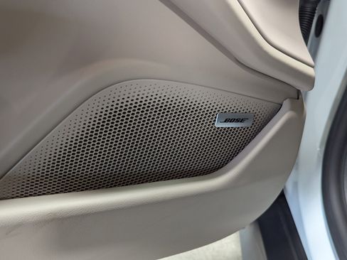 Used 2025 Porsche Taycan image 28