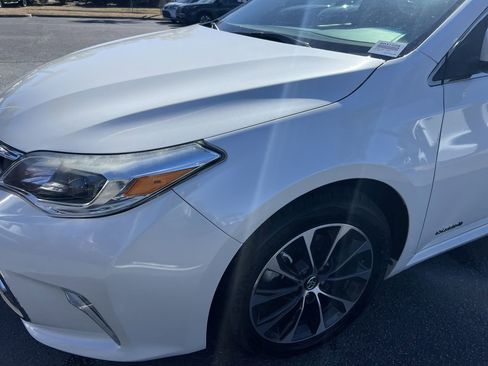 Used 2018 Toyota Avalon XLE Premium image 6