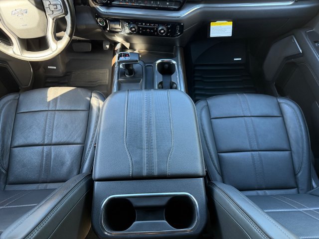 Used 2024 Chevrolet Silverado 1500 High Country w/ Midnight Edition AWD/4WD image 16