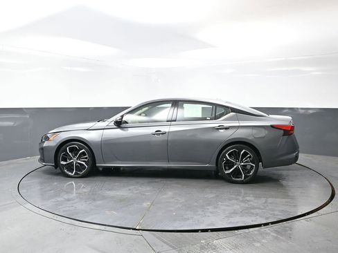 Used 2024 Nissan Altima 2.5 SR image 11
