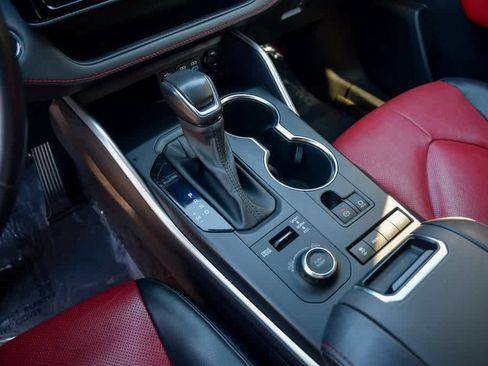 Certified 2022 Toyota Highlander XSE image 24