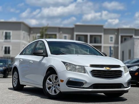 Used 2015 Chevrolet Cruze LS FWD image 3