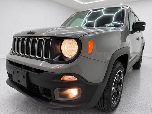 Used 2023 Jeep Renegade Latitude AWD/4WD image 32