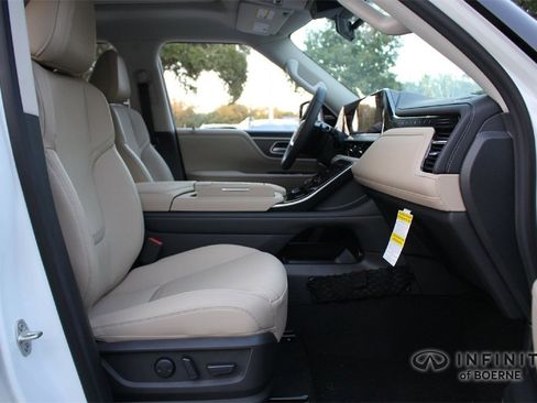 New 2026 INFINITI QX80 Pure image 13