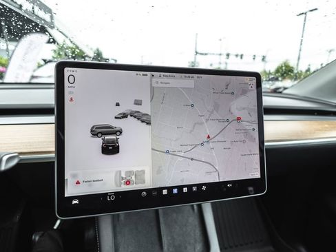 Used 2025 Tesla Model Y Long Range RWD image 15