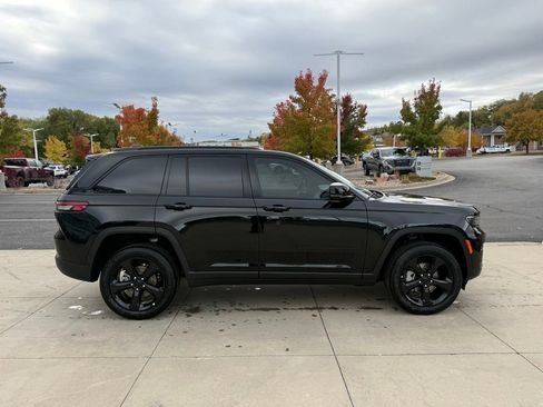 New 2025 Jeep Grand Cherokee Limited w/ Black Appearance Package image 7
