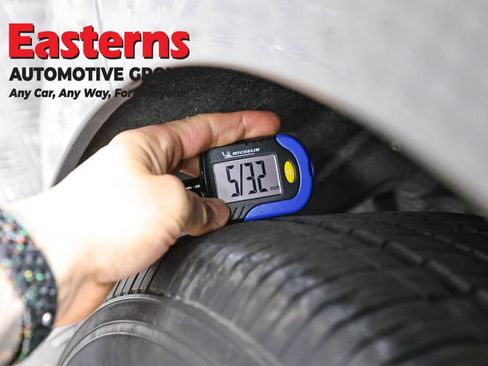 Used 2023 Chrysler Pacifica Touring-L FWD image 27