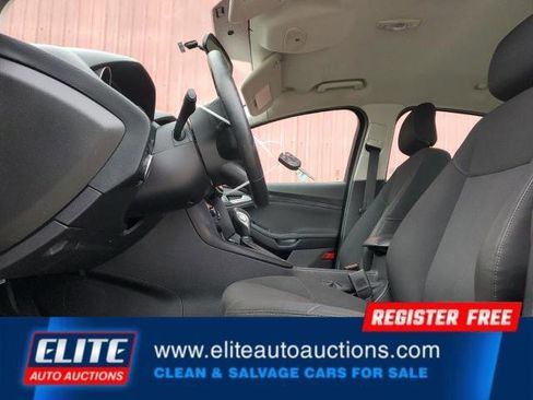 Used 2018 Ford Focus SE w/ SE Winter Package image 13