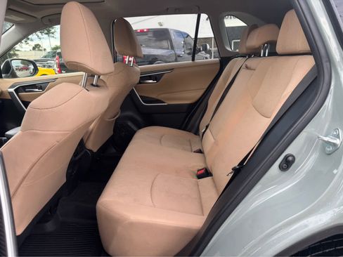 Used 2020 Toyota RAV4 XLE w/ Convenience Package FWD image 6