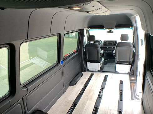 Used 2020 Mercedes-Benz Sprinter 3500 image 21