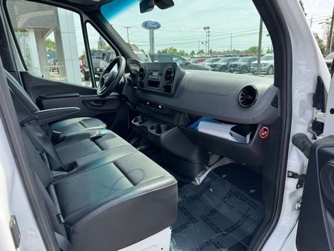 Used 2021 Mercedes-Benz Sprinter 2500 image 17