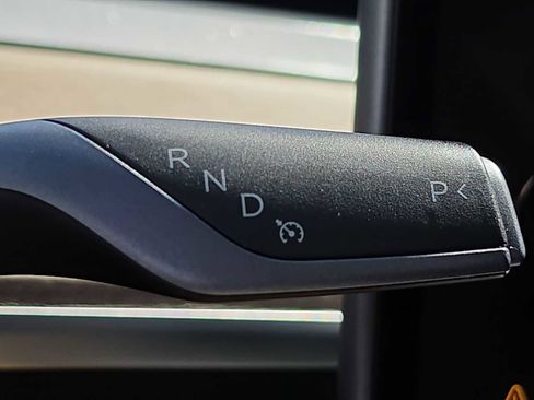 Used 2023 Tesla Model 3 Standard Range image 21