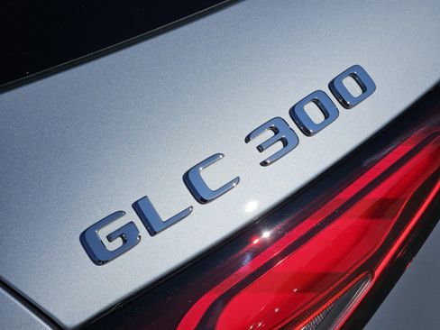 Certified 2025 Mercedes-Benz GLC 300 4MATIC image 12