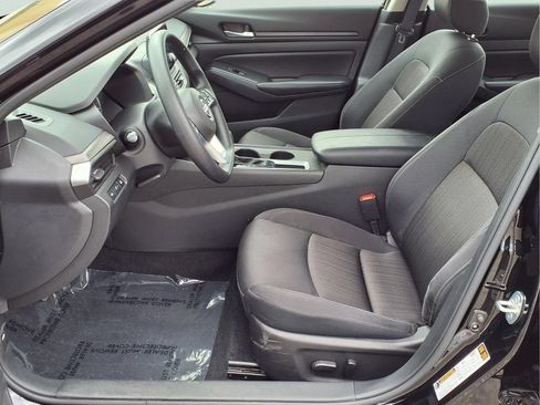 Used 2025 Nissan Altima 2.5 SV FWD image 21
