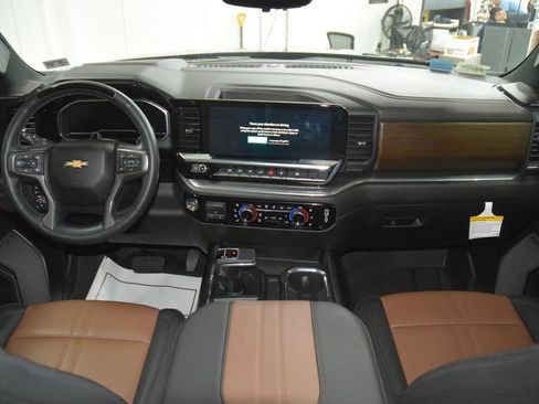 Used 2025 Chevrolet Silverado 1500 High Country AWD/4WD image 33