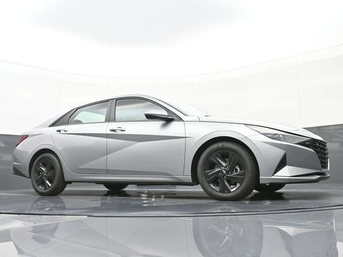 Used 2023 Hyundai Elantra SEL w/ Preferred Accessory Package FWD image 44