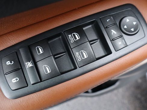 Used 2016 Jeep Grand Cherokee Summit w/ Platinum Series Group image 27