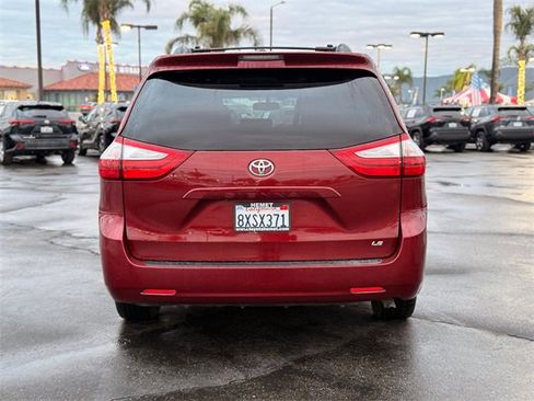 Used 2015 Toyota Sienna LE image 7
