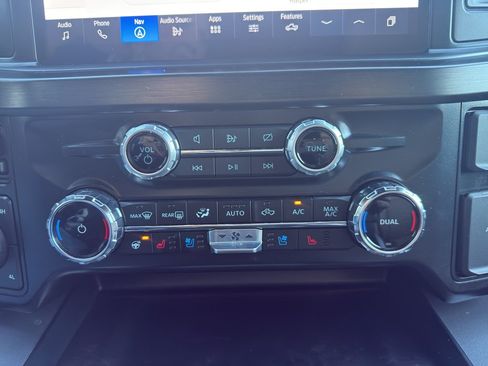 Used 2024 Ford F250 Lariat w/ Sport Appearance Package AWD/4WD image 22
