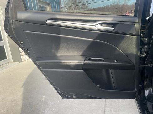 Used 2018 Ford Fusion Titanium image 15