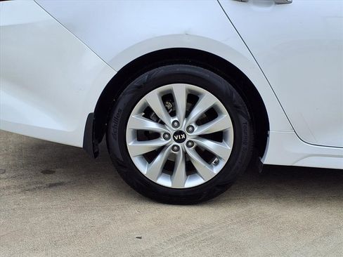 Used 2017 Kia Optima EX image 9