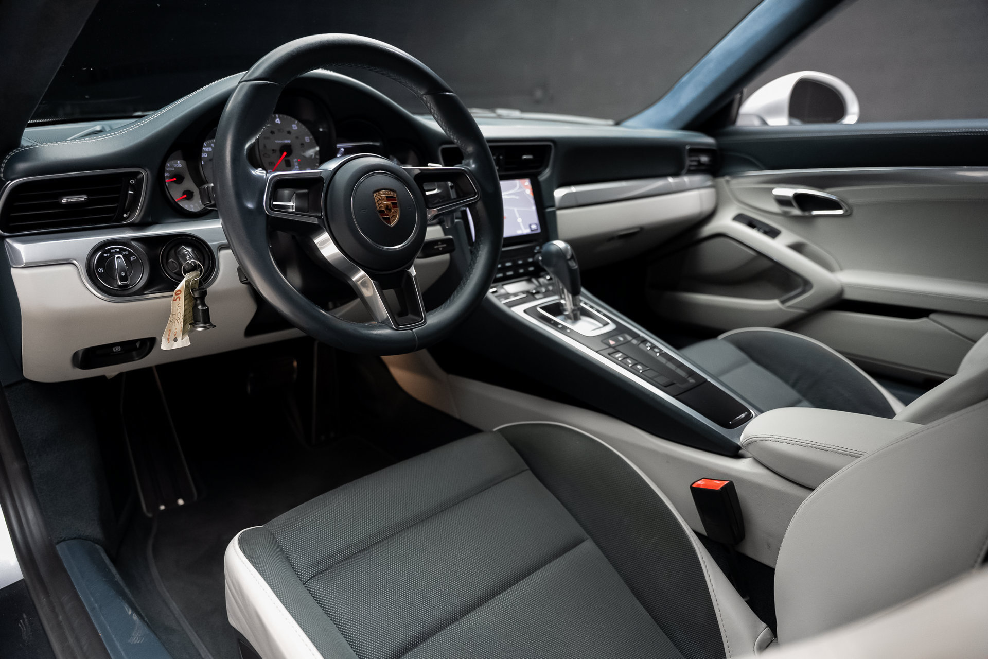 Used 2018 Porsche 911 Carrera RWD image 2