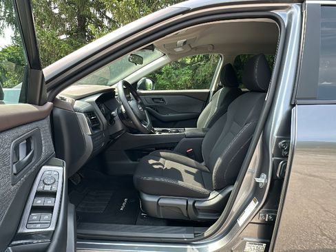 Certified 2023 Nissan Rogue S image 11