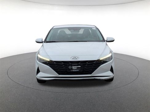 Used 2021 Hyundai Elantra SE image 2