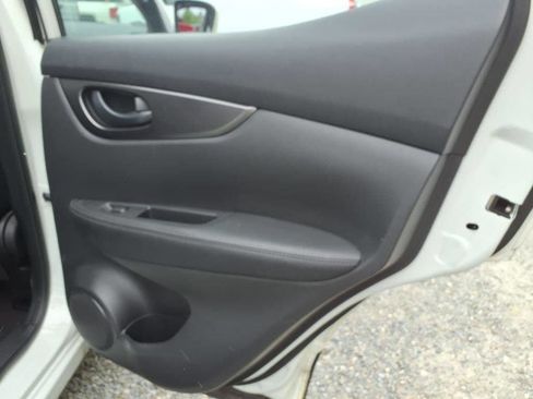 Used 2021 Nissan Rogue Sport S image 13